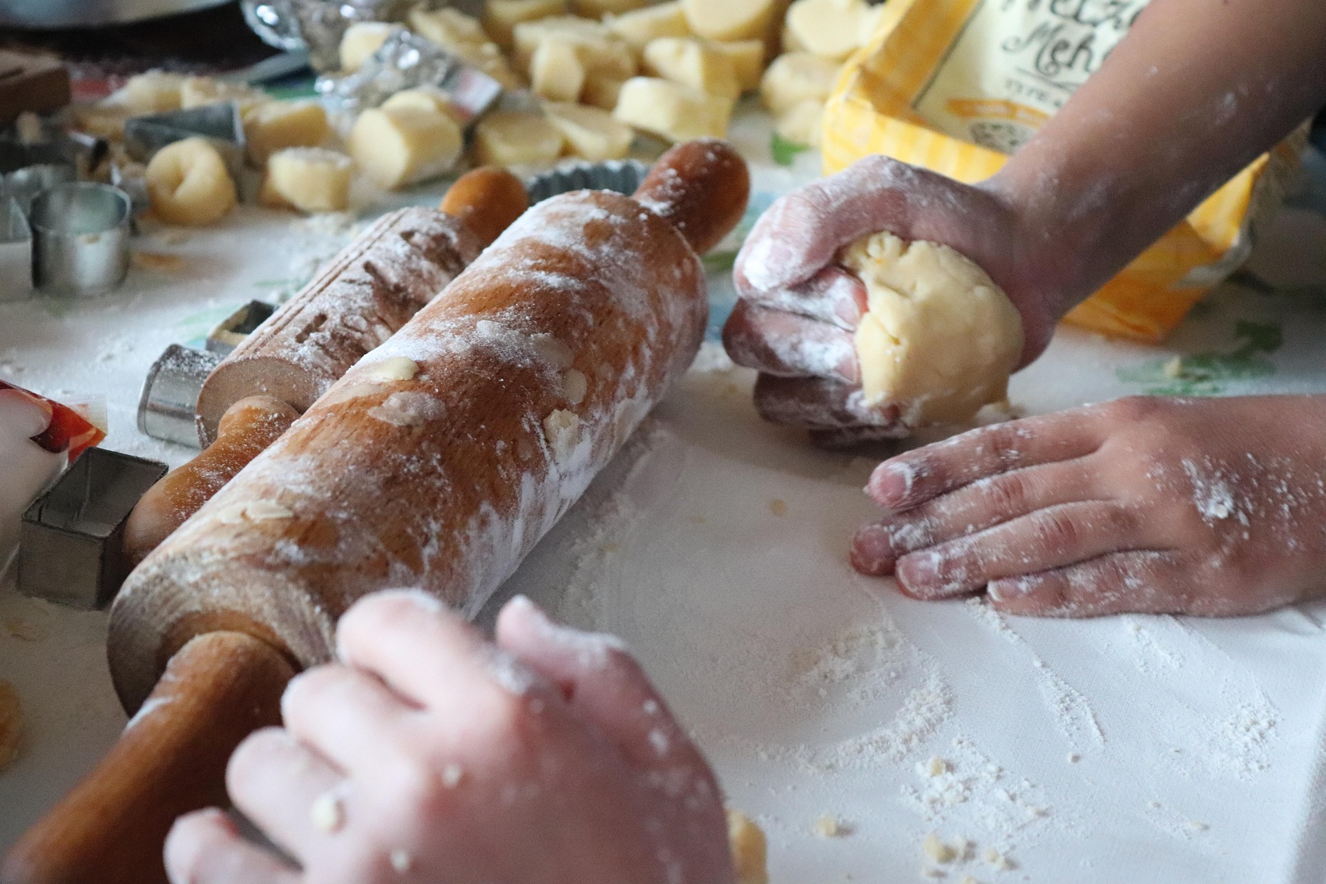 Cake decoration
